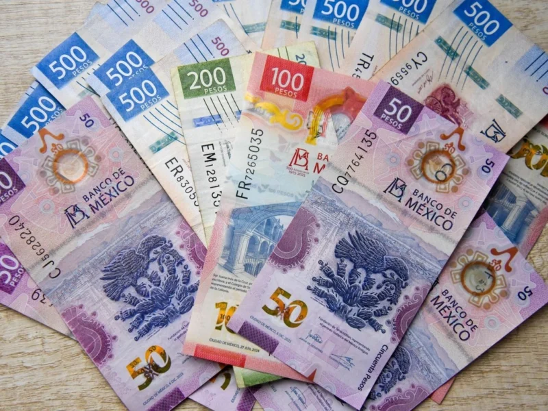 Cierra el peso abajo de 17 por dólar por primera vez en 2 años
