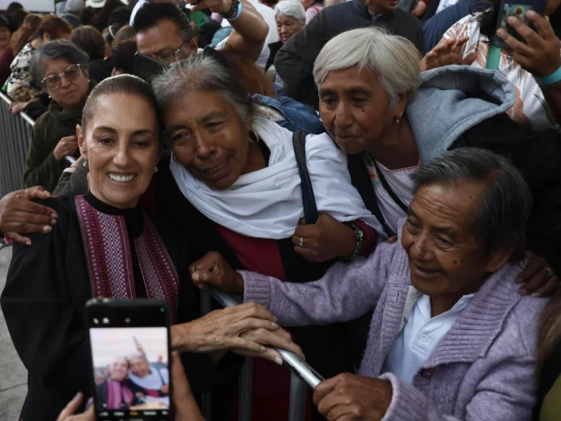 Pide Sheinbaum unidad entre gobierno y pueblo durante informe en Tlaxcala: “jamás seremos vencidos”