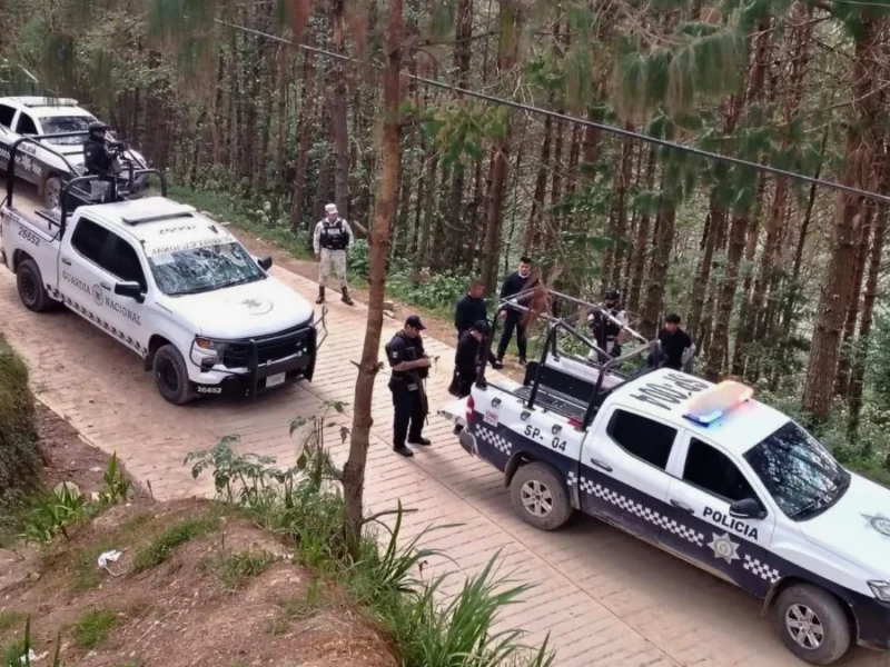 Intenso operativo en La Perla; catean 8 inmuebles y se reportan hasta 10 detenidos