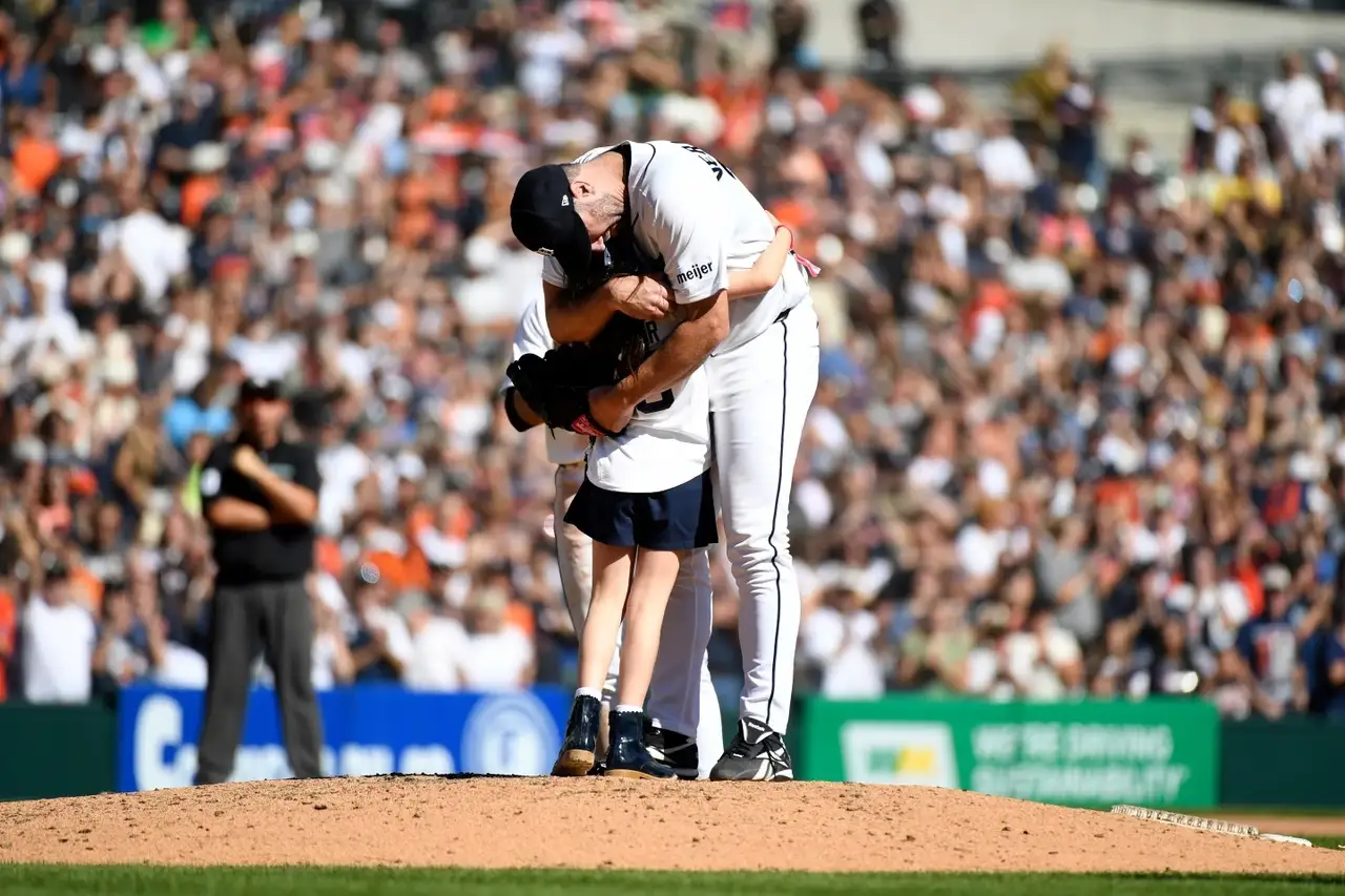 Entre lágrimas y junto a su hija, Justin Verlander pone fin a 21 temporadas en Grandes Ligas