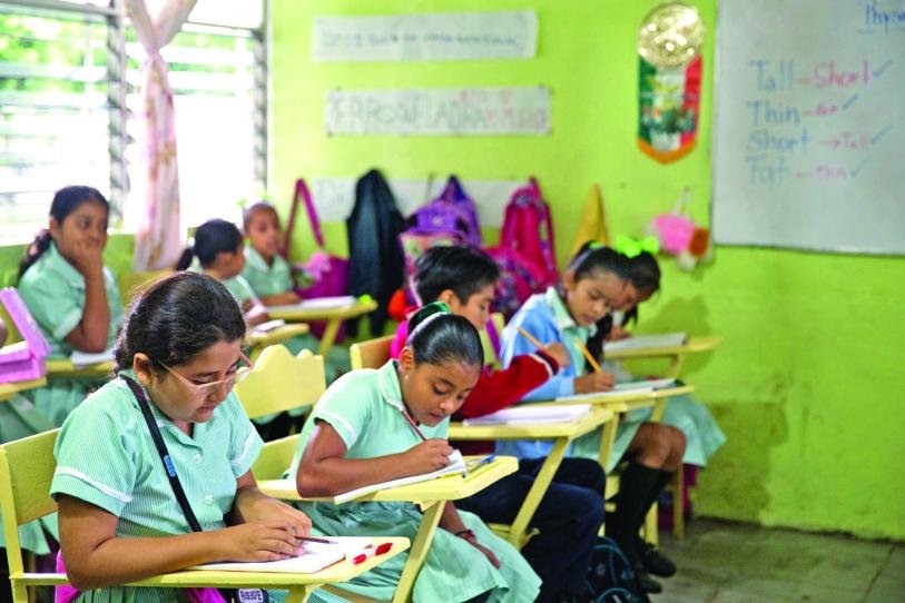 Celulares en las escuelas: los restringen, pero la evidencia no da una sola respuesta