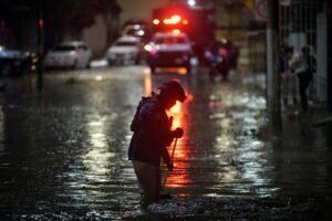Por lluvias en Xalapa, deslizamientos, inundaciones y el deceso de dos personas; continúan recorridos y evaluación de daños