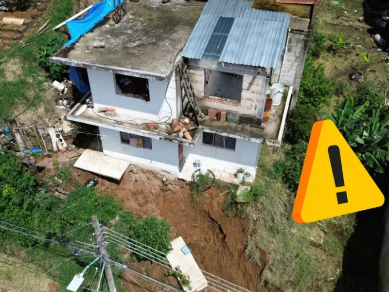 Deslaves ponen en riesgo viviendas y familias de Plan de Ayala y Rubén Jaramillo de Xalapa