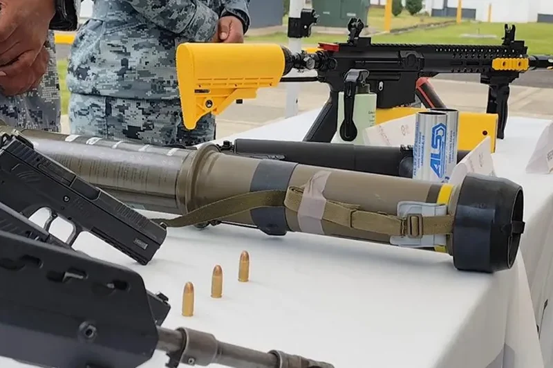 Gobierno debilita organizaciones criminales; asegura 50 armas al día