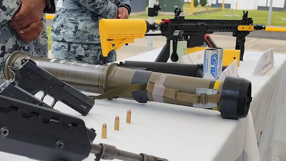 Gobierno debilita organizaciones criminales; asegura 50 armas al día
