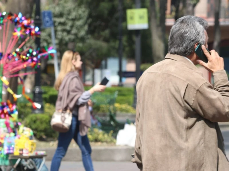 Multas de hasta 2 millones de pesos por acoso telefónico de bancos y comercios, aprueba Senado