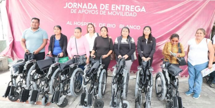 Beneficencia Pública entrega 126 apoyos de movilidad al Hospital de Río Blanco