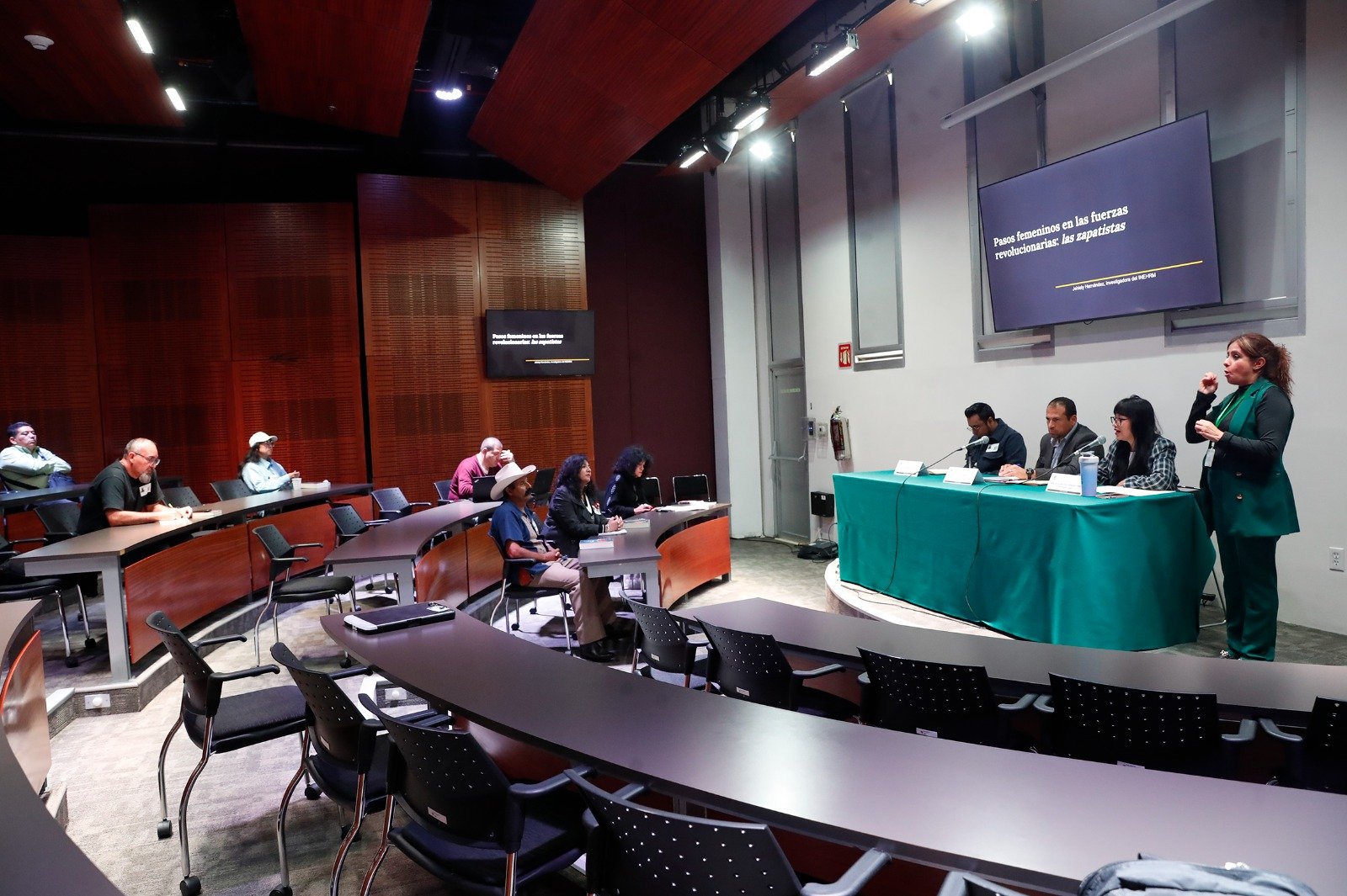 Importante, visibilizar y reconocer rol protagónico de las mujeres en conflictos armados y construcción del país, afirma Elías Robles