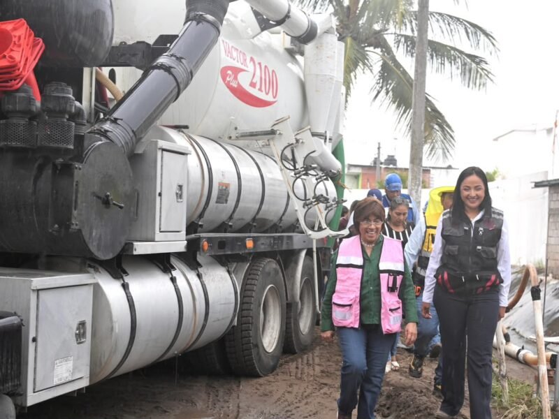 Supervisa Rosa María obras de rehabilitación del drenaje pluvial en El Coyol