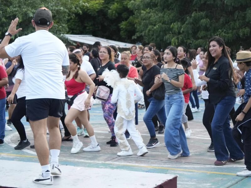 Zoraya Villacís lleva clases de salsa a colonias del puerto de Veracruz para fortalecer la convivencia