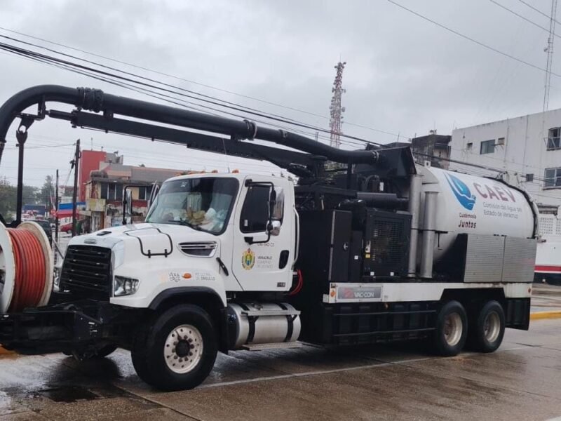 CAEV moviliza maquinaria y personal, en apoyo a Nanchital y Coatzacoalcos