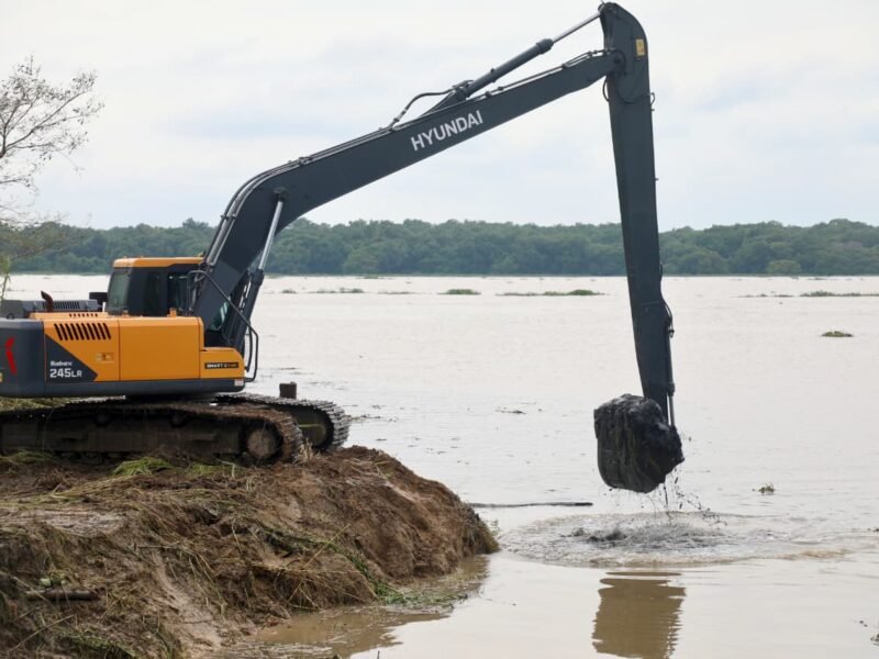 Atención inmediata y desazolve reducen niveles de agua en zonas inundadas de Nanchital