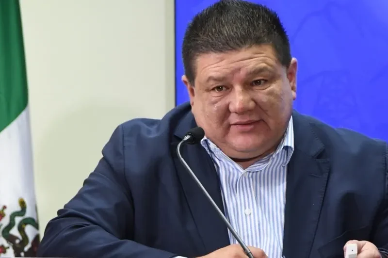 Vinculan a proceso a exfiscal César Jáuregui por traición a la patria